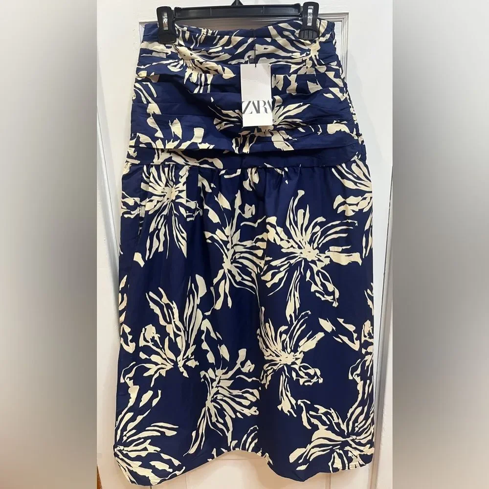 ZARA long skirt in floral print  blue/ivory size M Cotton